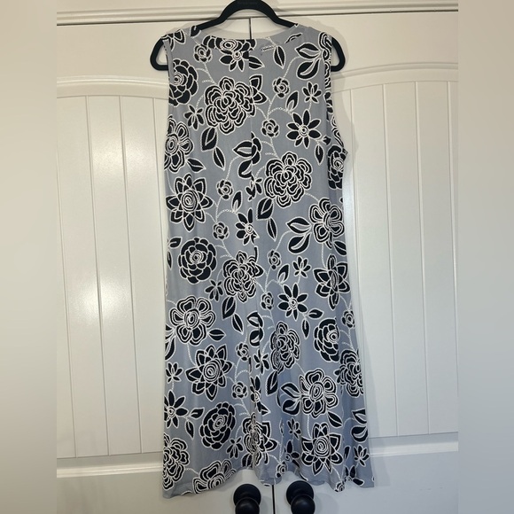 Cardalite Women’s Gray/Black/White Floral Aline Sleeveless Dress. Size 1X. - Picture 2 of 6